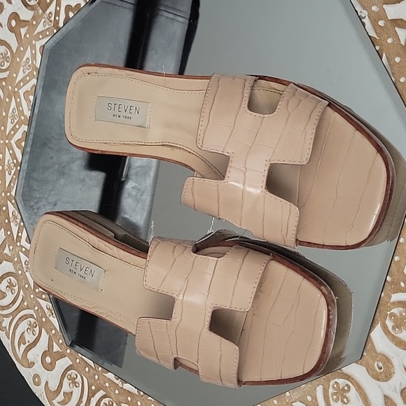 Steven| Crocodile Embossed Cutout Cushioned Slides Size 7 - Picture 5 of 8